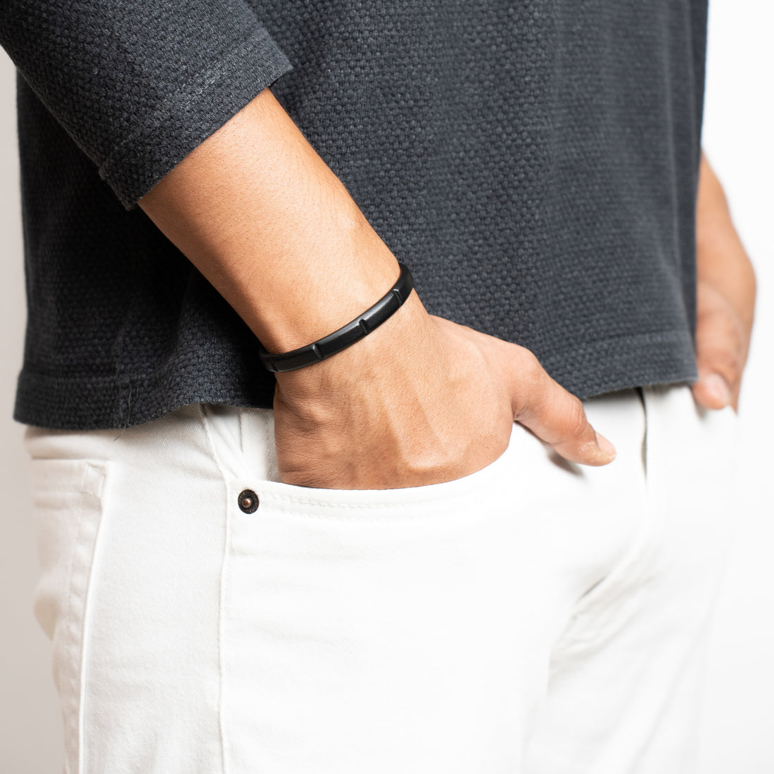LINE CUFF - MATTE BLACK
